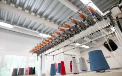 Recuperare spazio in produzione: la soluzione del magazzino su asse verticale